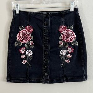 Kendall & Kylie Mid Rise Skirt